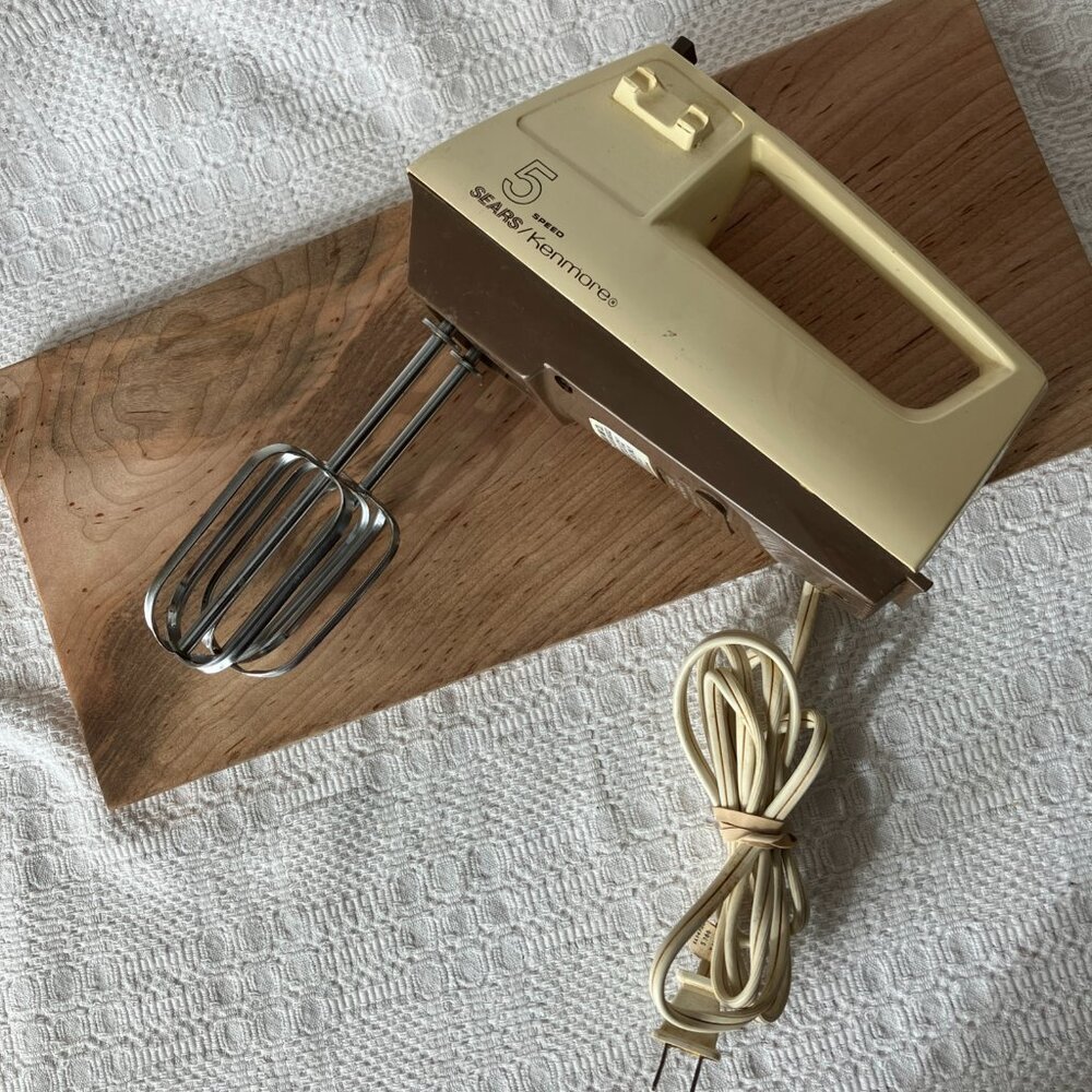 Vintage SEARS Kenmore Hand Mixer 5-Speed Model 400-688302 Almond/Brown Works!